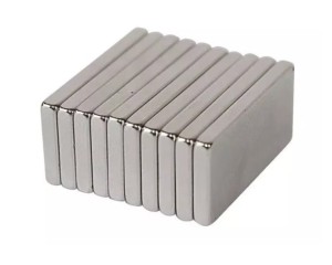 Płaski magnes neodymowy 10x5x1,5mm ( 10 szt)