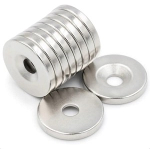 Magnes neodymowy  okrągły 12x3mm z otworem na wkręt (10szt)