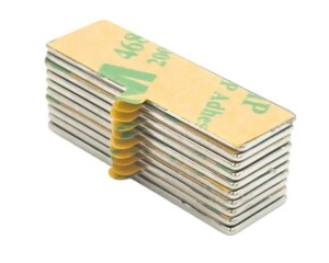 Magnes neodymowy płytkowy 30x10x1mm samoprzylepny (10 szt)