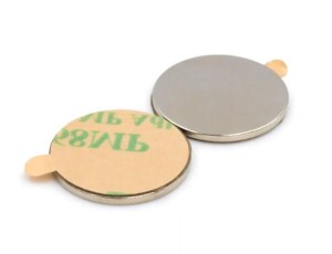 Magnes neodymowy płytkowy 15x1mm samoprzylepny (10 szt)