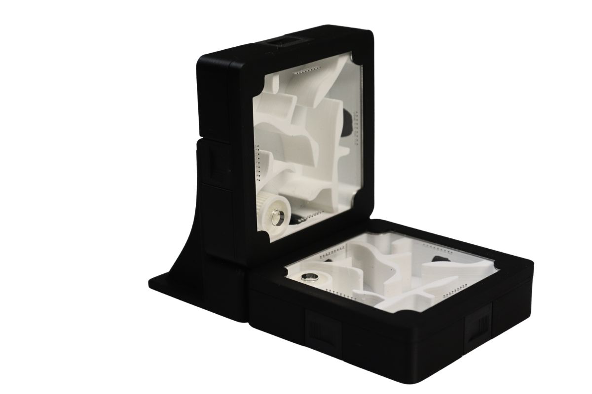 Modułowe gniazda dla mrówek S połączone przy pomocy wspornika AntCenter