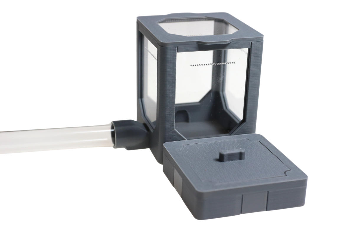 Przejścióka do probówki podłączona do areny